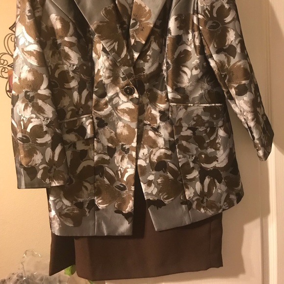 Perfect for Fall suit - Picture 1 of 4